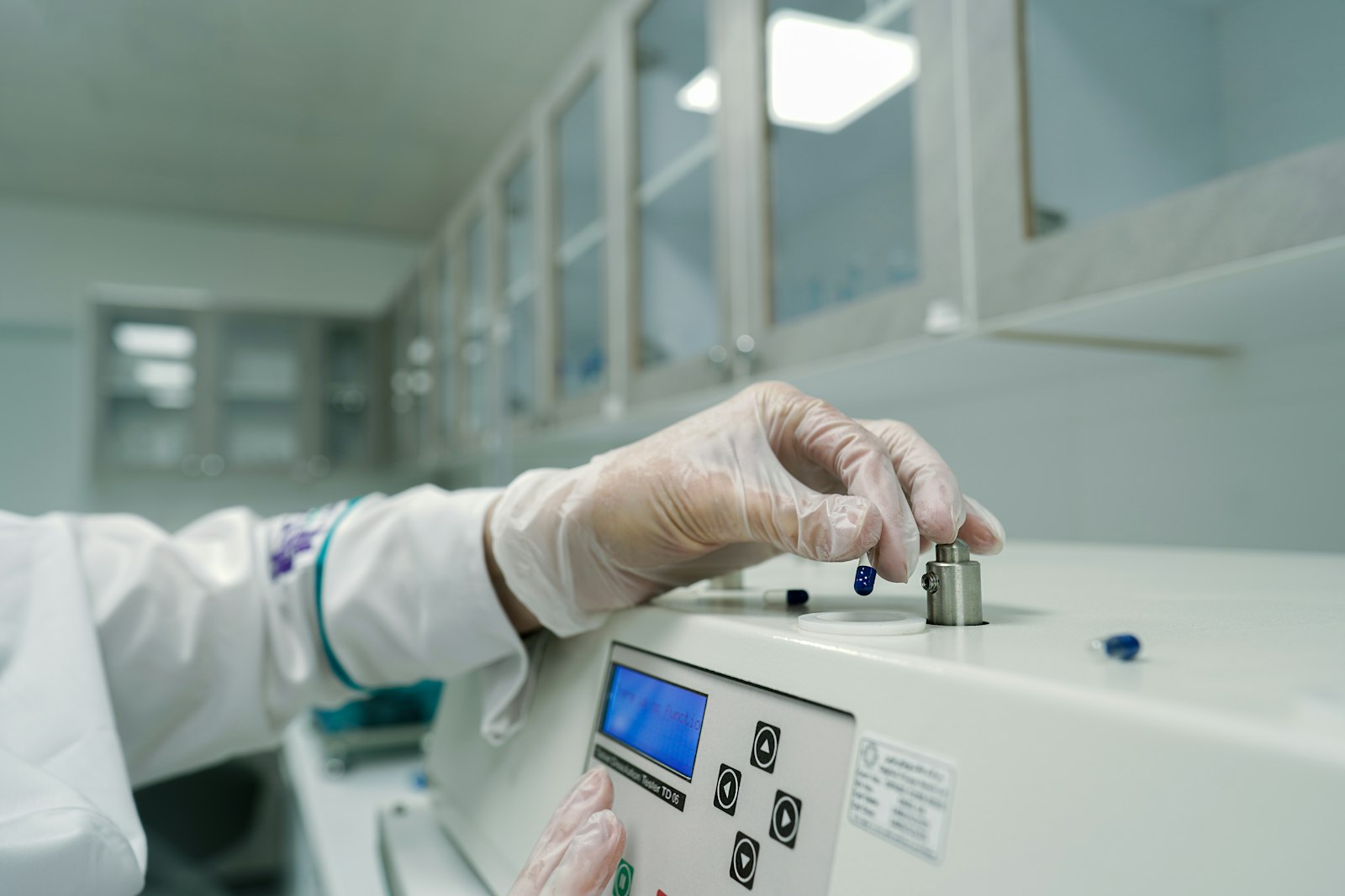 Laboratory analysis equipment